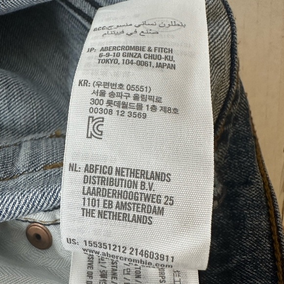 Abercrombie & Fitch Curve Love Ultra High Rise 90s Straight Jean - Picture 10 of 10